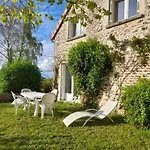 Charmantes Haus In Der Auvergne By Interhome