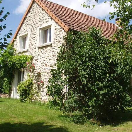 Charmantes Haus In Der Auvergne By Interhome * Ars-les-Favets