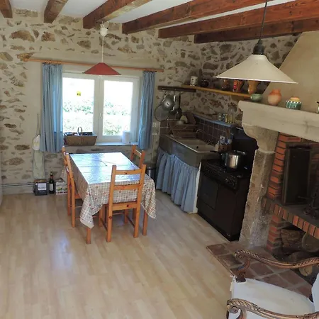 Hébergement de vacances Charmantes Haus In Der Auvergne By Interhome Ars-les-Favets