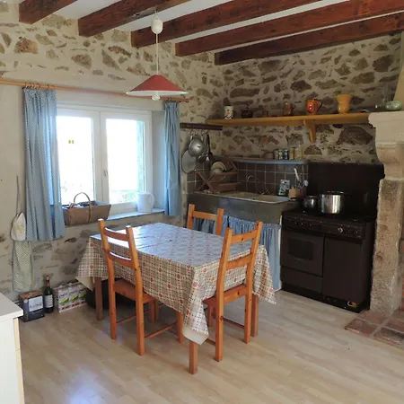 Charmantes Haus In Der Auvergne By Interhome Hébergement de vacances *