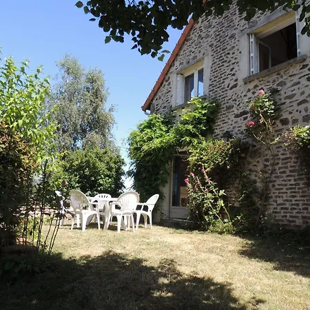 Charmantes Haus In Der Auvergne By Interhome Ars-les-Favets