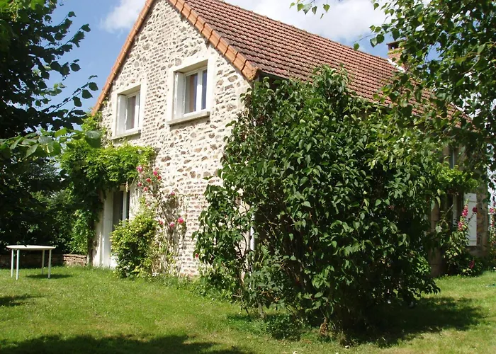 Charmantes Haus In Der Auvergne By Interhome * Ars-les-Favets