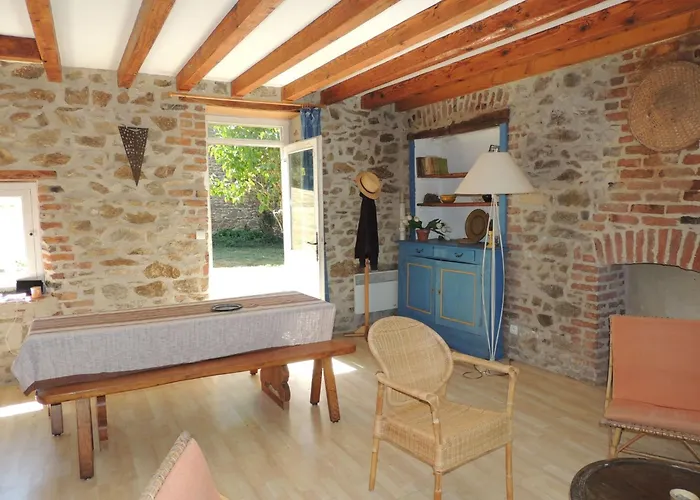 Charmantes Haus In Der Auvergne By Interhome Hébergement de vacances