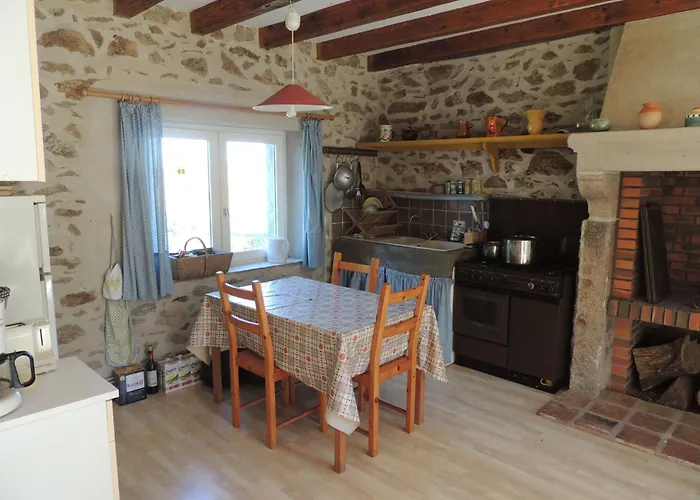 Charmantes Haus In Der Auvergne By Interhome Hébergement de vacances *