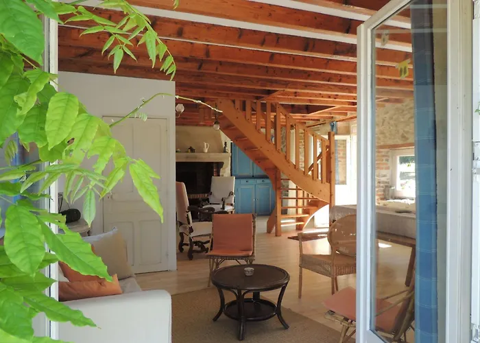 Charmantes Haus In Der Auvergne By Interhome Hébergement de vacances