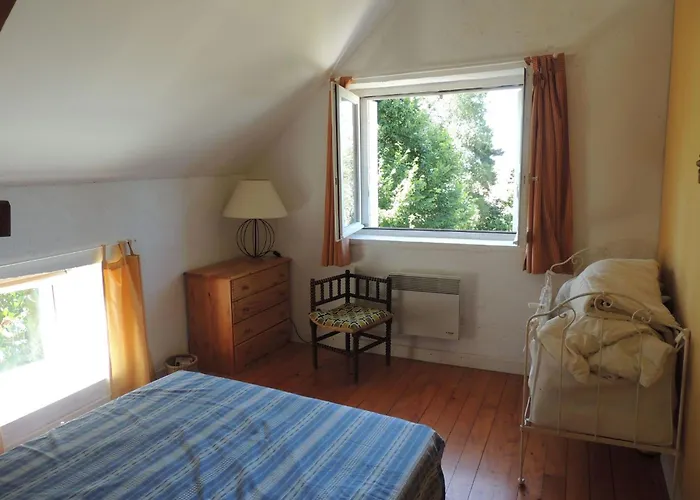 Charmantes Haus In Der Auvergne By Interhome Hébergement de vacances Ars-les-Favets