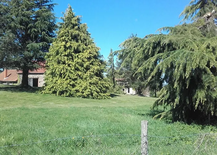 Charmantes Haus In Der Auvergne By Interhome Hébergement de vacances Ars-les-Favets