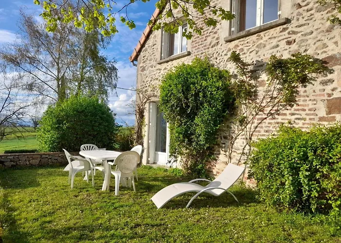 Charmantes Haus In Der Auvergne By Interhome